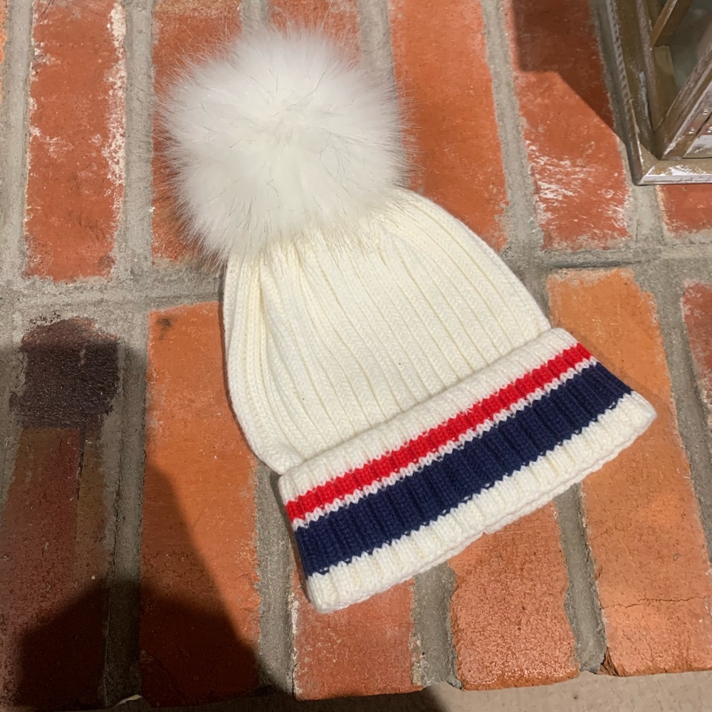 Puff ball beanie LAST CALL